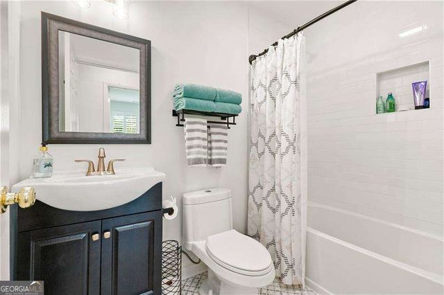 5025 Lakewood Drive, Acworth, GA 30101