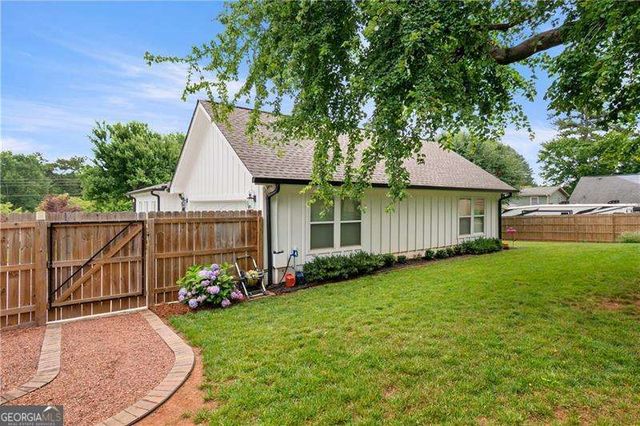 5025 Lakewood Drive, Acworth, GA 30101