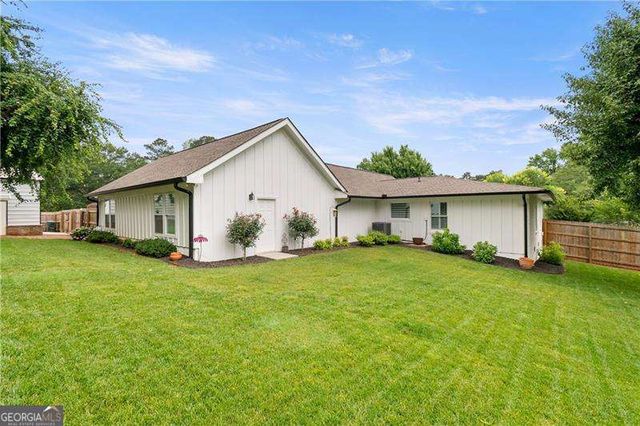 5025 Lakewood Drive, Acworth, GA 30101