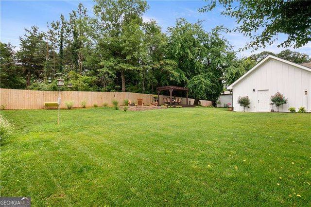 5025 Lakewood Drive, Acworth, GA 30101