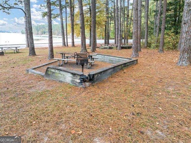 5025 Lakewood Drive, Acworth, GA 30101