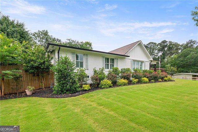 5025 Lakewood Drive, Acworth, GA 30101