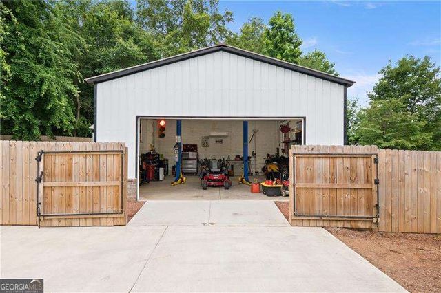 5025 Lakewood Drive, Acworth, GA 30101