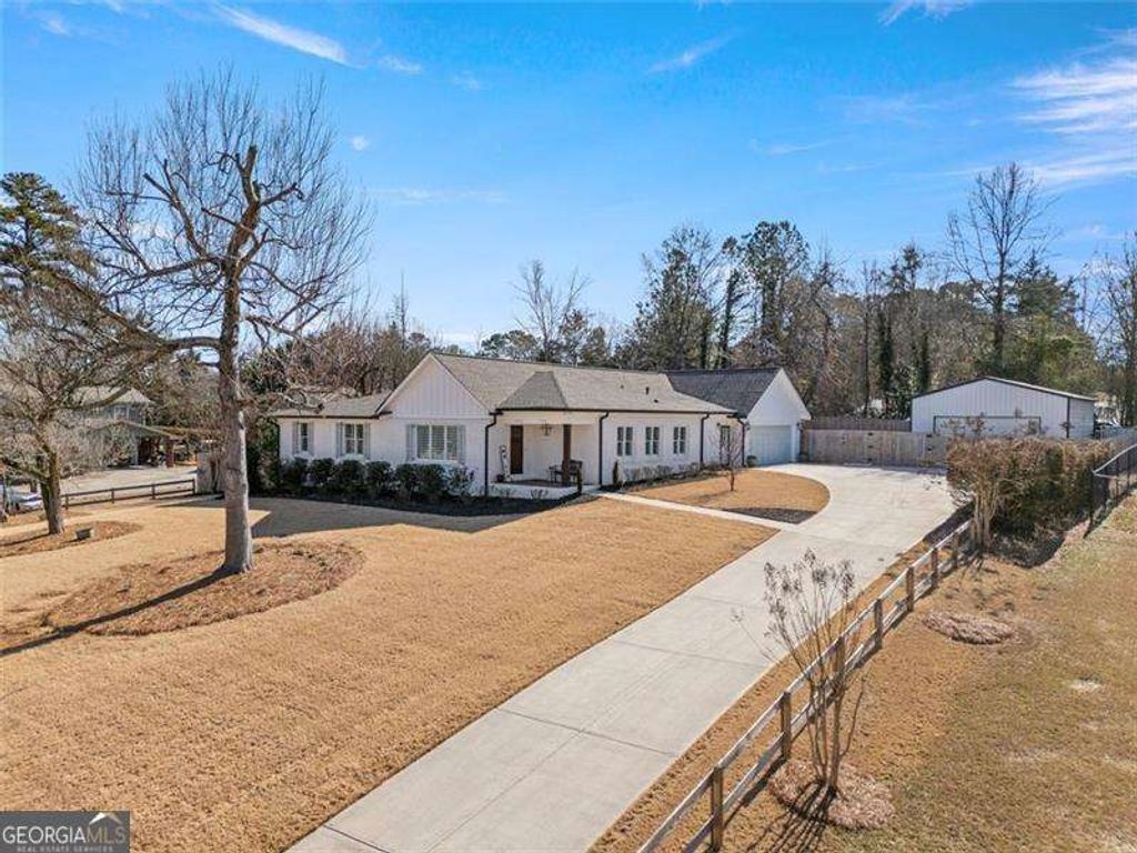 5025 Lakewood Drive, Acworth, GA 30101