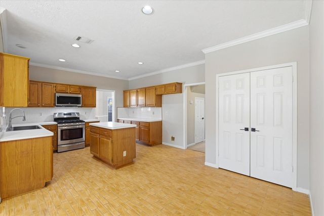 6715 Trimstone Drive, Pasadena, TX 77505