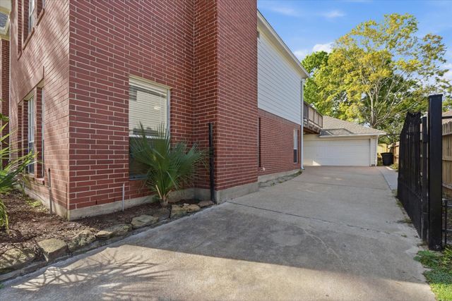 6715 Trimstone Drive, Pasadena, TX 77505