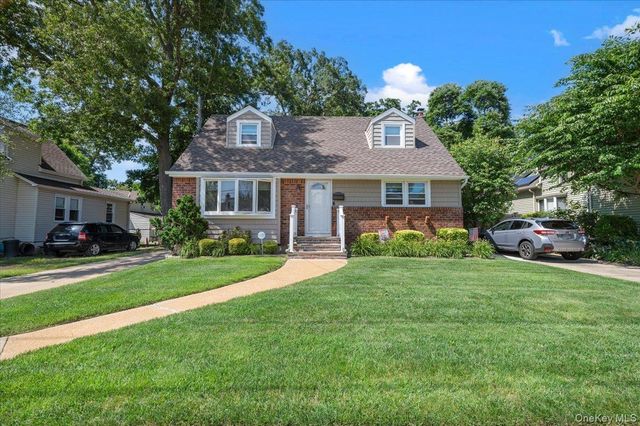 2565 Natta Boulevard, Bellmore, NY 11710