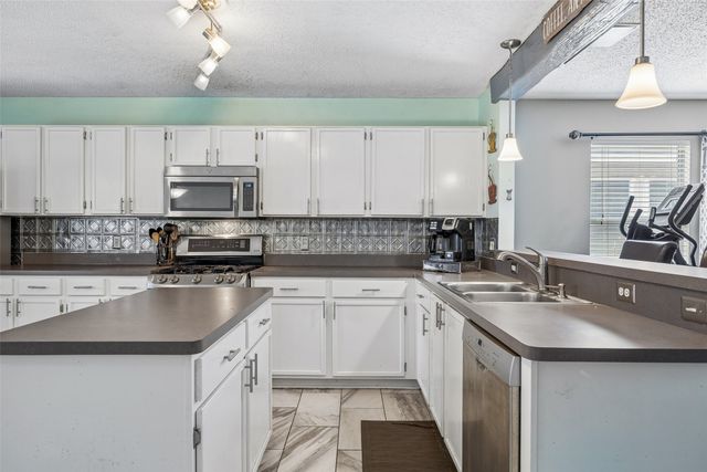 1577 Chivalry Lane, Little Elm, TX 75068