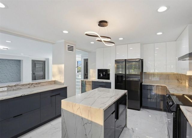 4942 HUBNER CIRCLE, Sarasota, FL 34241