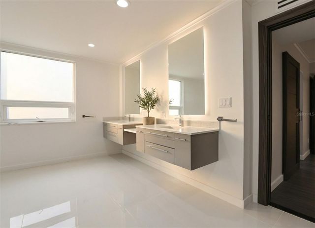 4942 HUBNER CIRCLE, Sarasota, FL 34241