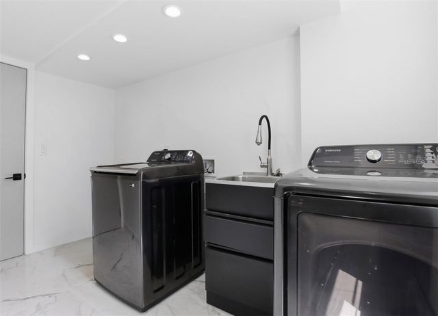 4942 HUBNER CIRCLE, Sarasota, FL 34241