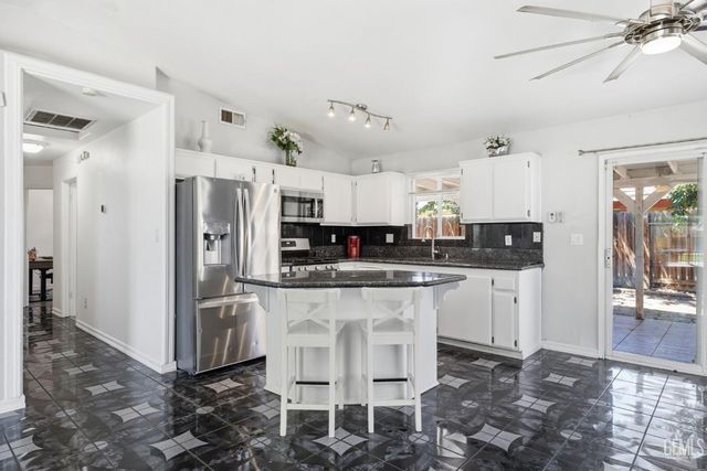 316 El Fuerte Avenue, Bakersfield, CA 93307