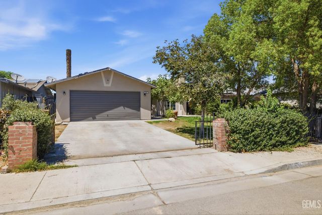 316 El Fuerte Avenue, Bakersfield, CA 93307