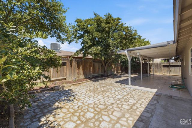 316 El Fuerte Avenue, Bakersfield, CA 93307