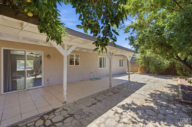 316 El Fuerte Avenue, Bakersfield, CA 93307
