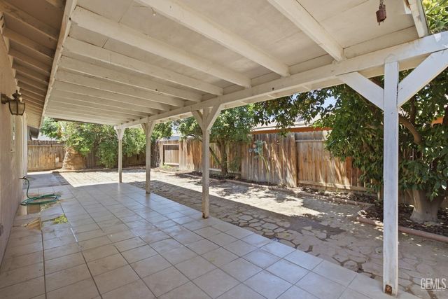 316 El Fuerte Avenue, Bakersfield, CA 93307