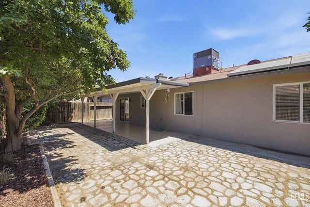 316 El Fuerte Avenue, Bakersfield, CA 93307