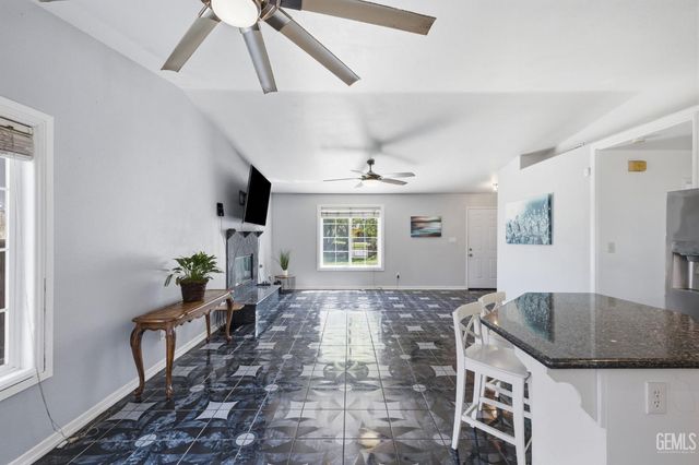 316 El Fuerte Avenue, Bakersfield, CA 93307