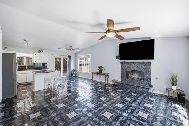 316 El Fuerte Avenue, Bakersfield, CA 93307