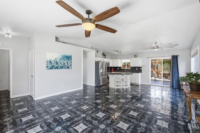 316 El Fuerte Avenue, Bakersfield, CA 93307
