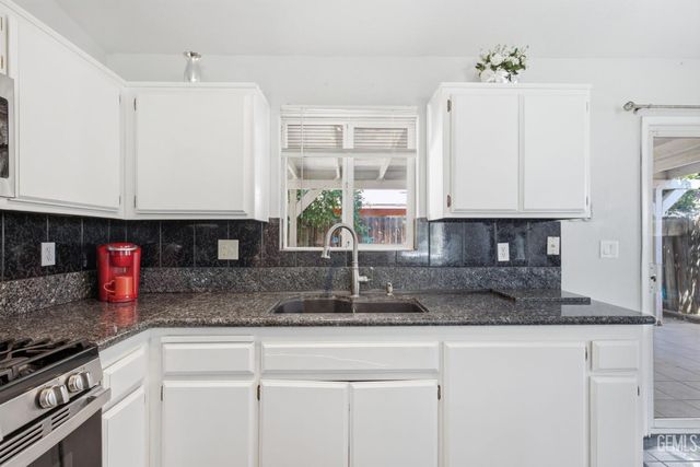 316 El Fuerte Avenue, Bakersfield, CA 93307