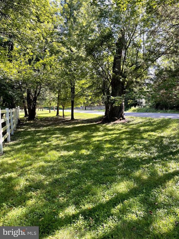 570 WALTON AVE, Mount Laurel, NJ 08054