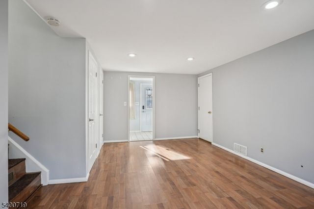 27 Stanford Pl, Wayne Twp., NJ 07470