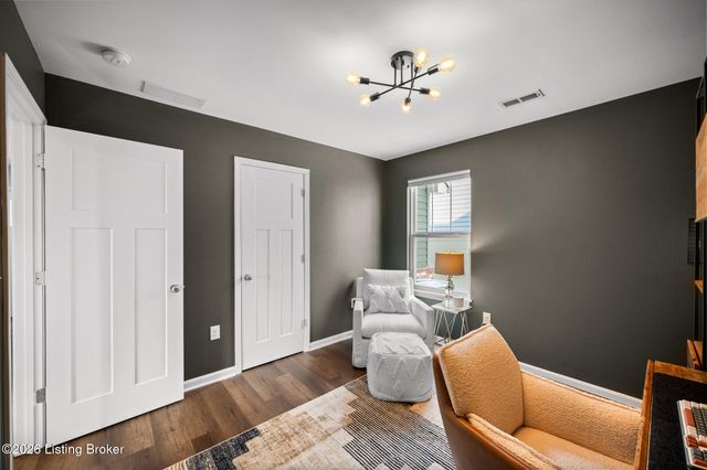 411 Washburn Ave, Lyndon, KY 40222