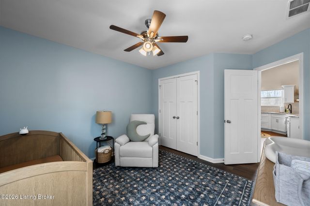 411 Washburn Ave, Lyndon, KY 40222