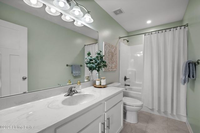 411 Washburn Ave, Lyndon, KY 40222