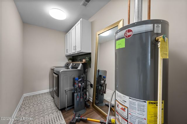 411 Washburn Ave, Lyndon, KY 40222