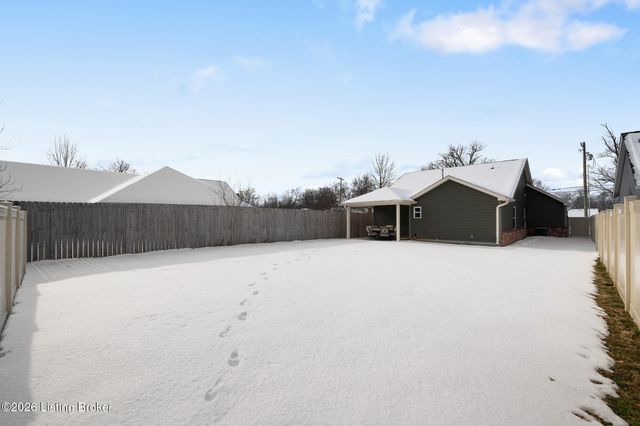 411 Washburn Ave, Lyndon, KY 40222