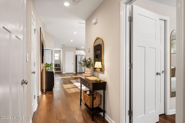 411 Washburn Ave, Lyndon, KY 40222