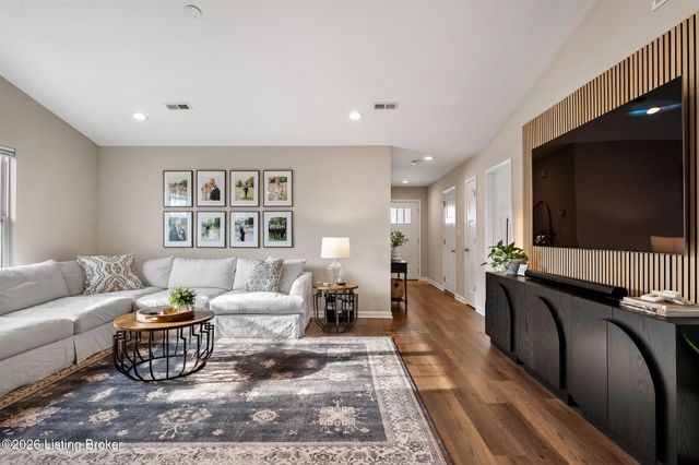 411 Washburn Ave, Lyndon, KY 40222