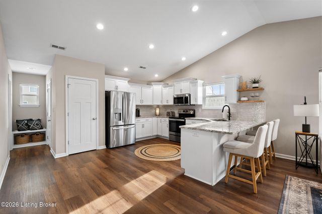 411 Washburn Ave, Lyndon, KY 40222