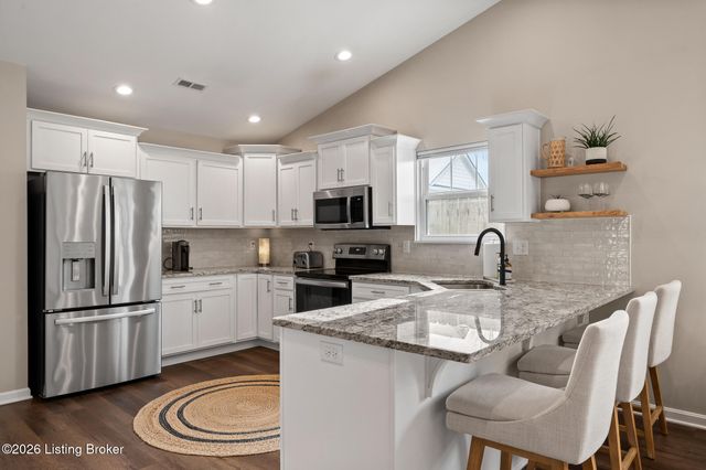 411 Washburn Ave, Lyndon, KY 40222