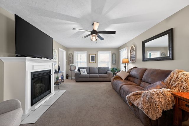 190 Hooper Rd, Smithville, TN 37166