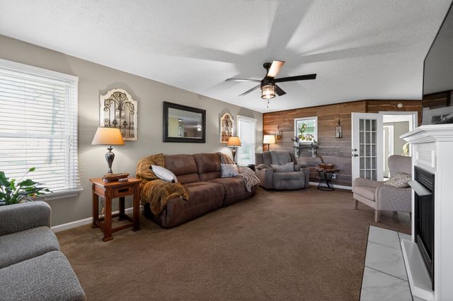 190 Hooper Rd, Smithville, TN 37166