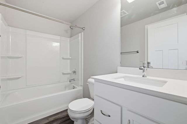 15230 Deerview Drive, Urbandale, IA 50323