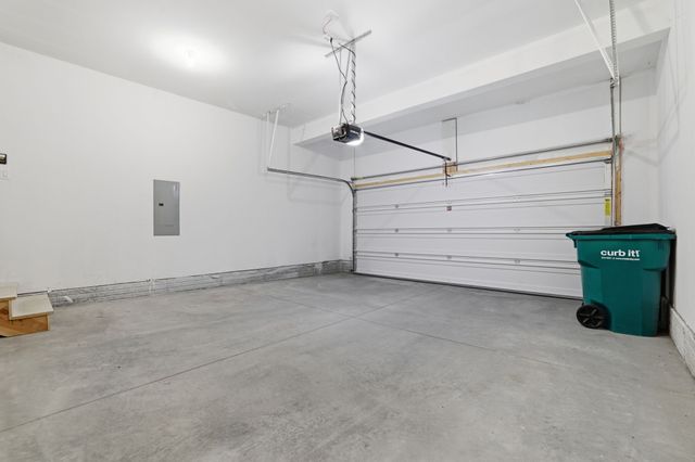 15230 Deerview Drive, Urbandale, IA 50323