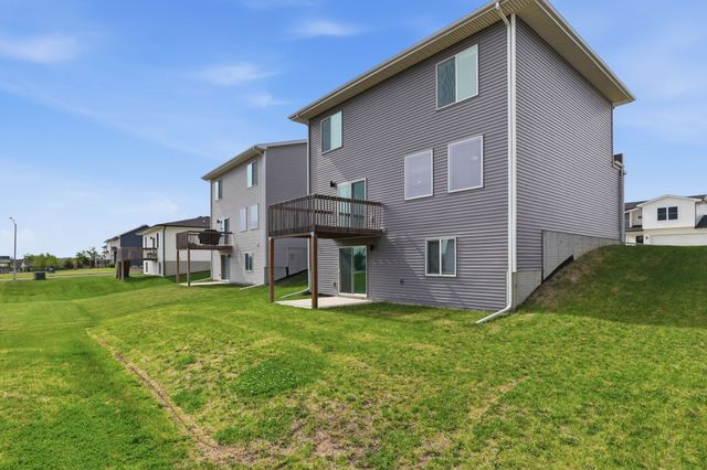 15230 Deerview Drive, Urbandale, IA 50323