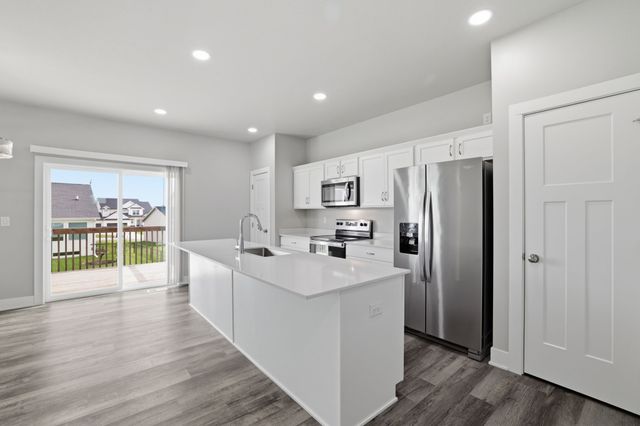 15230 Deerview Drive, Urbandale, IA 50323