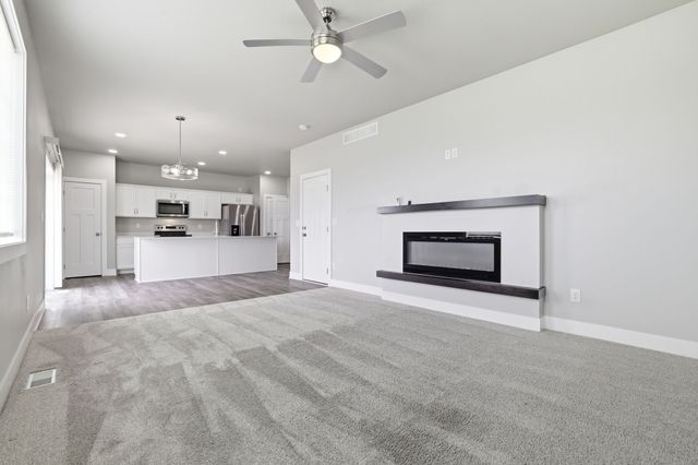 15230 Deerview Drive, Urbandale, IA 50323