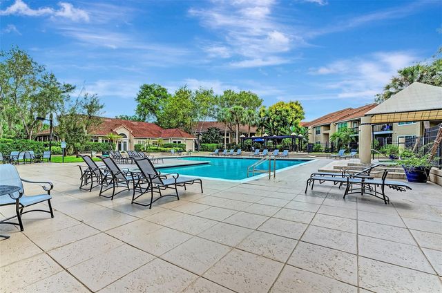 4006 CROCKERS LAKE BOULEVARD 26, Sarasota, FL 34238