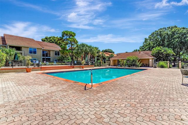 4006 CROCKERS LAKE BOULEVARD 26, Sarasota, FL 34238