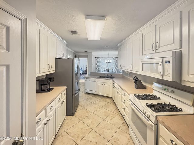 113 Twin Oaks Drive, Brandon, MS 39047