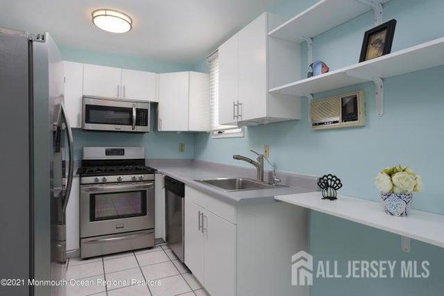 100 1st Street 11, Keyport, NJ 07735