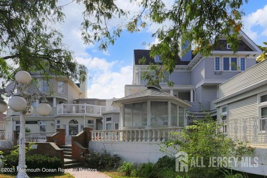100 1st Street 11, Keyport, NJ 07735