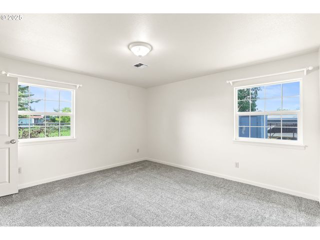 75 STURDEVANT Rd, Lebanon, OR 97355