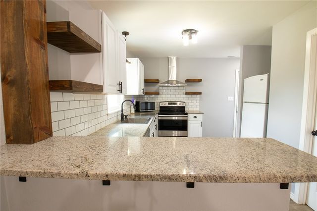 920 E Lewis St, Sinton, TX 78387